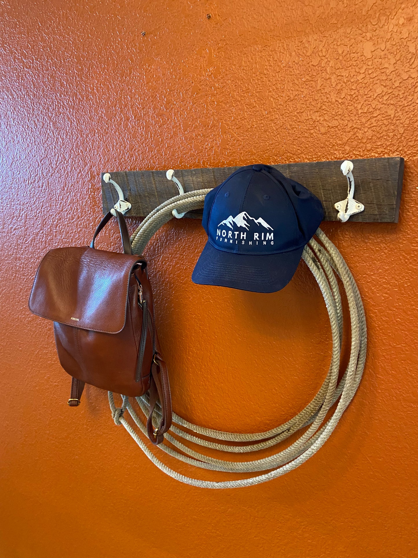 angled_side_view_of_coat_rack