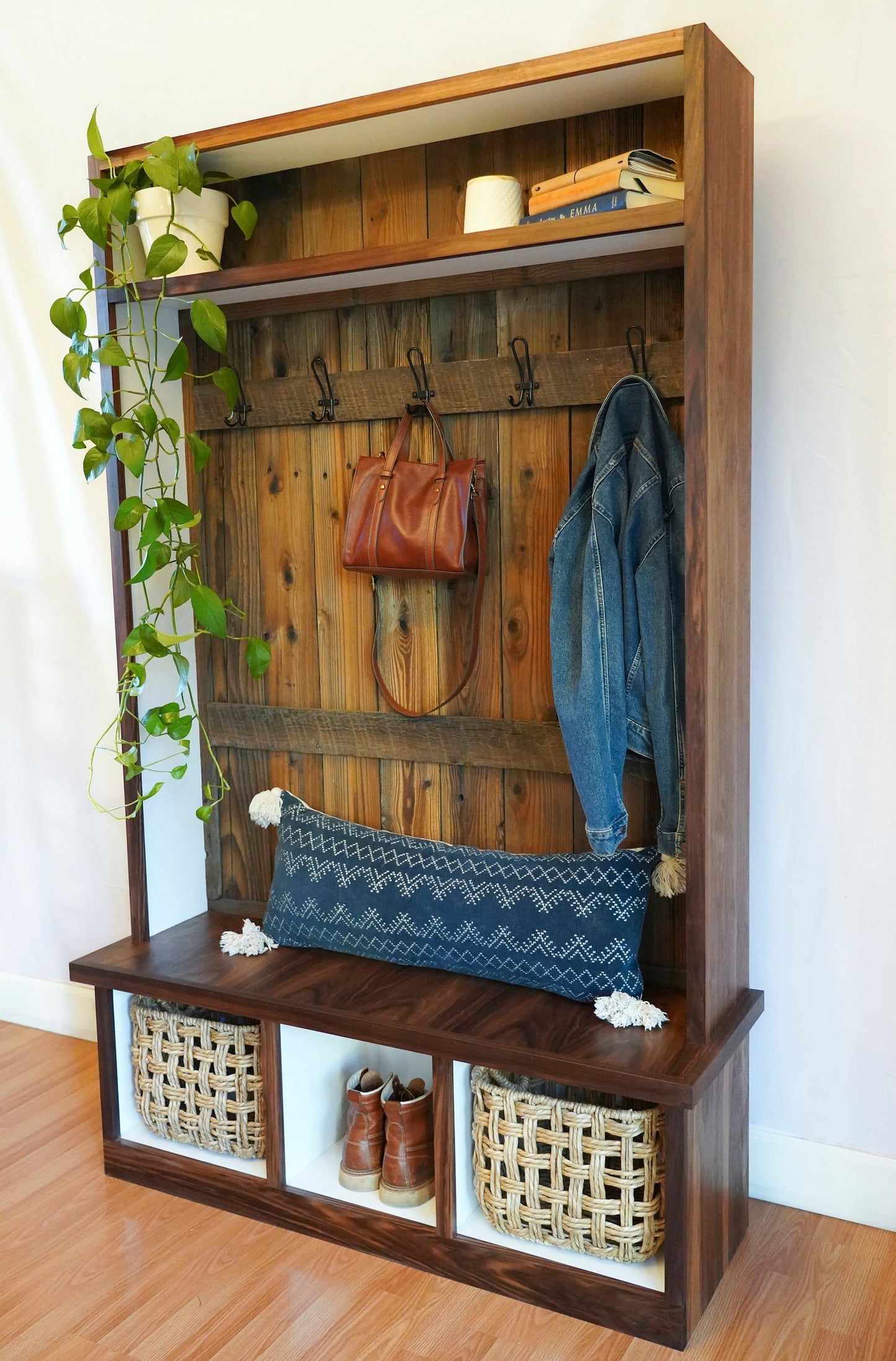 entryway_bench_with_hooks_and_weathered_wood_back