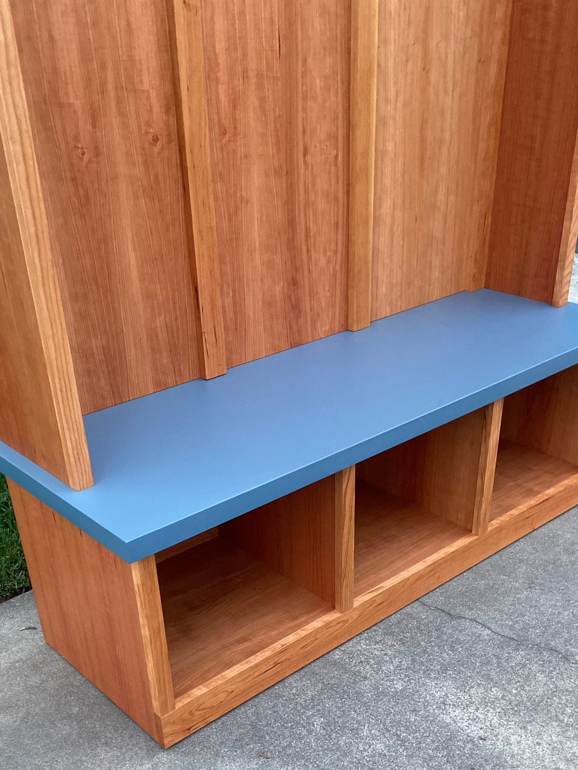 front_view_entryway_bench_with_storage_and_hooks