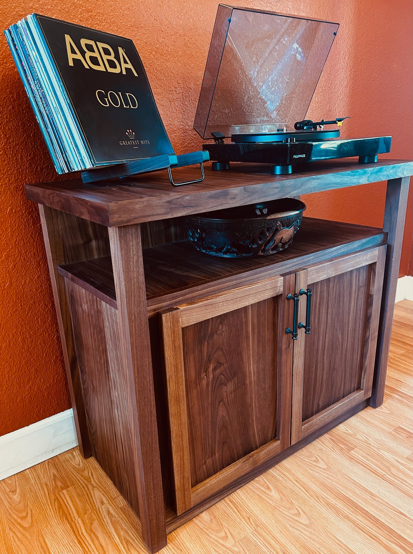 wood_cabinet_in_entryway_with_decor