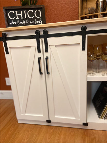 cabinet_corner_close_up_with_wood_grain_and_knots